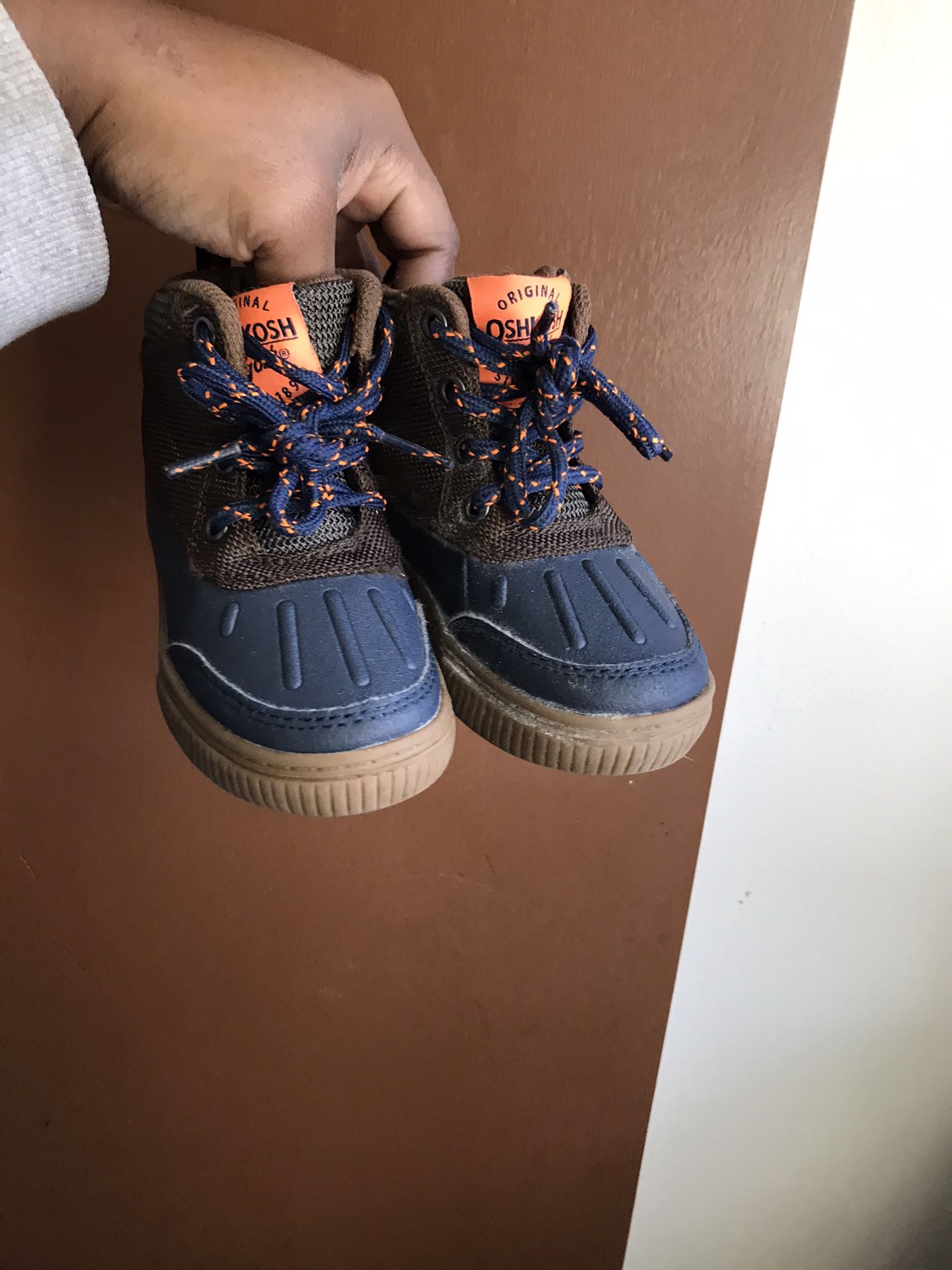 Kids Size 7 OshKosh B’gosh snow Boots