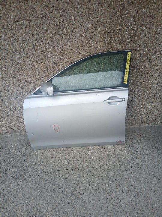 2009-13 Toyota Corolla Left Front Door