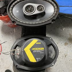 2 6x9 Speakers 