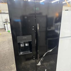 Frigidaire 36in Side By Side Refrigerator With Ice Maker In Black 6 Months Warranty 