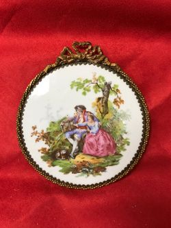 Vintage victorian style 6" diameter wall decor