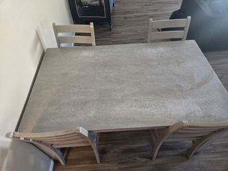 Table and chair set of 4