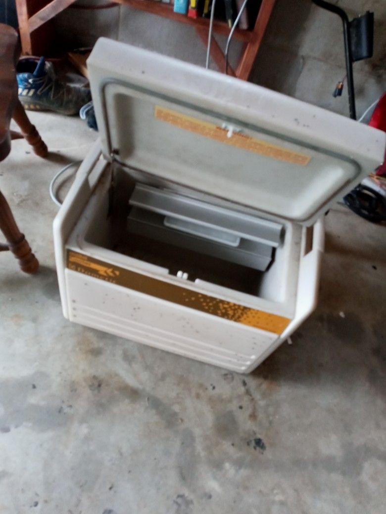 Vintage Mobile Cooler Dometic 