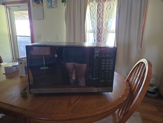 Barely Used 2yr Old Oster Mircowave