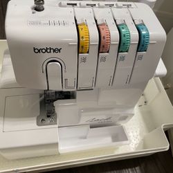 Brother Serger Overlock Machine With A Case