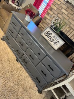 ✨✨GORGEOUS GRAY LONG SOLID WOOD 8 DRAWER DRESSER✨✨
