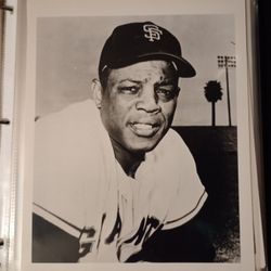 Willie Mays San Francisco Giants Portrait Baseball Player 8x10 Glossy Black and White Photo Vintage Collectible