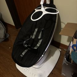 4moms MamaRoom bluetooth baby swing 