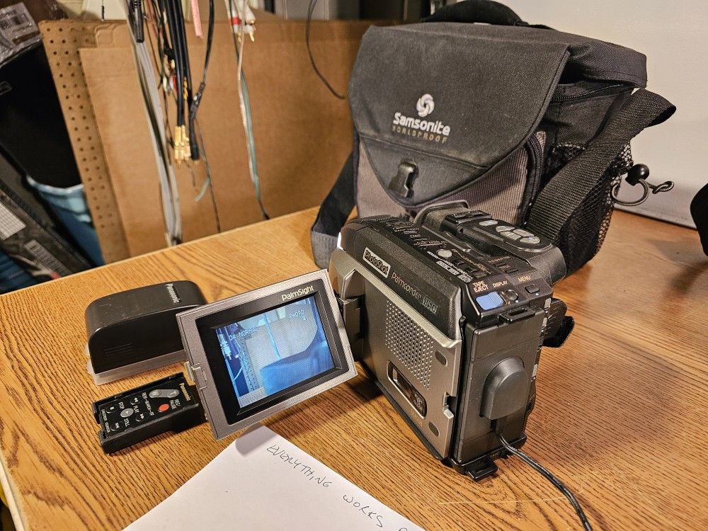 Panasonic Palmcorder PV-L958D VHS-C Camcorder Kit Works Perfectly.