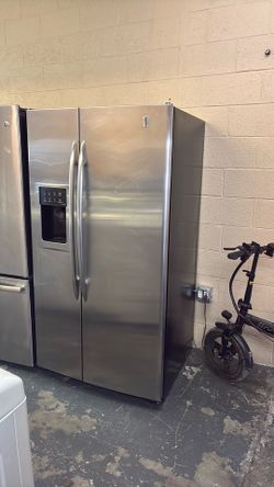 Like new  GE stailenss steel refrigerator