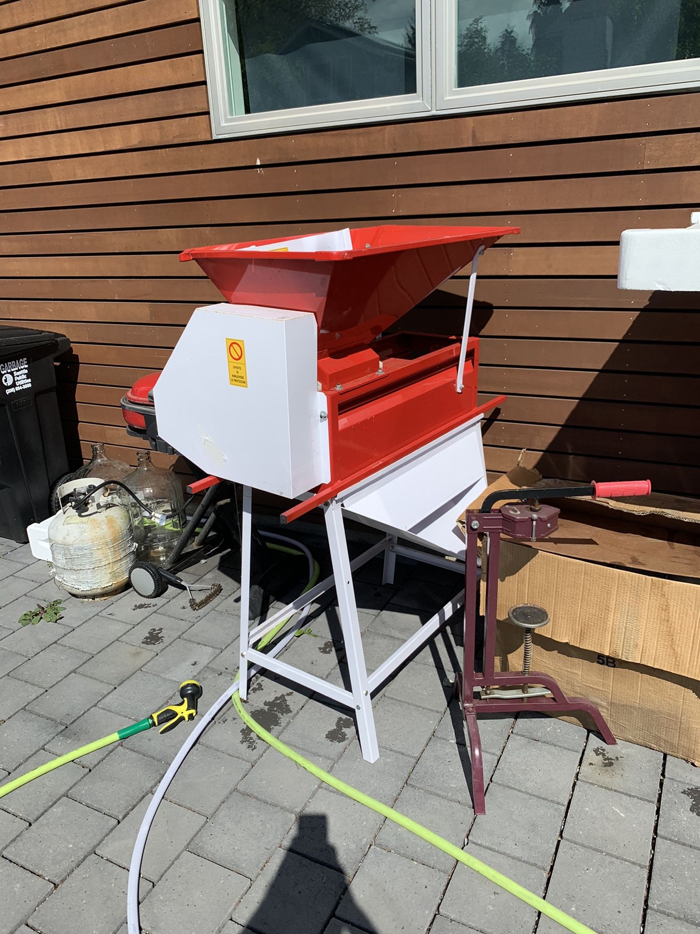 Crusher Destemmer for wine and beer making.