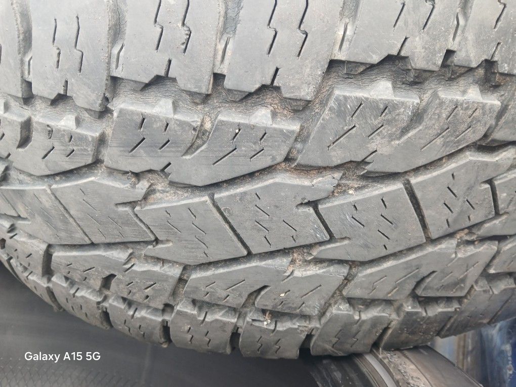 285/70R17 Toyo Open Country AT2 Tire (1)