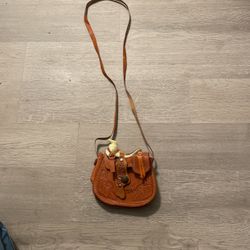 Western Saddle Cross-Body Purse