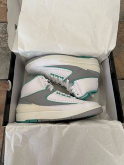 Women’s Jordan 2 Retro Crystal Mint Size 9.5