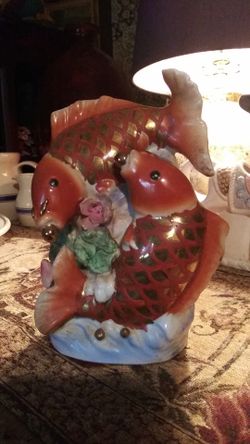 Chinese goldfish 8 in tall 5 in wide
