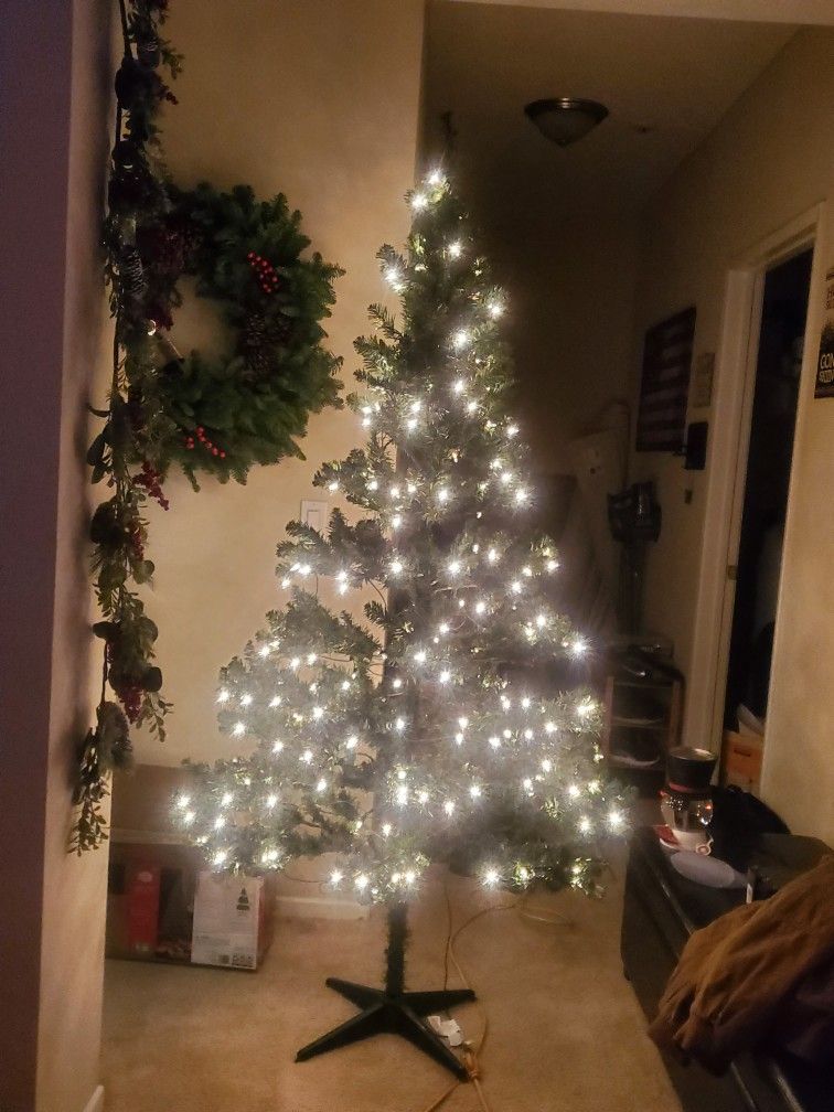 6.5 Ft Christmas Tree Pre-lit 300 Clear Lights