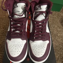 Jordan 1 Retro High  OG ‘Bordeaux’ Size 8m