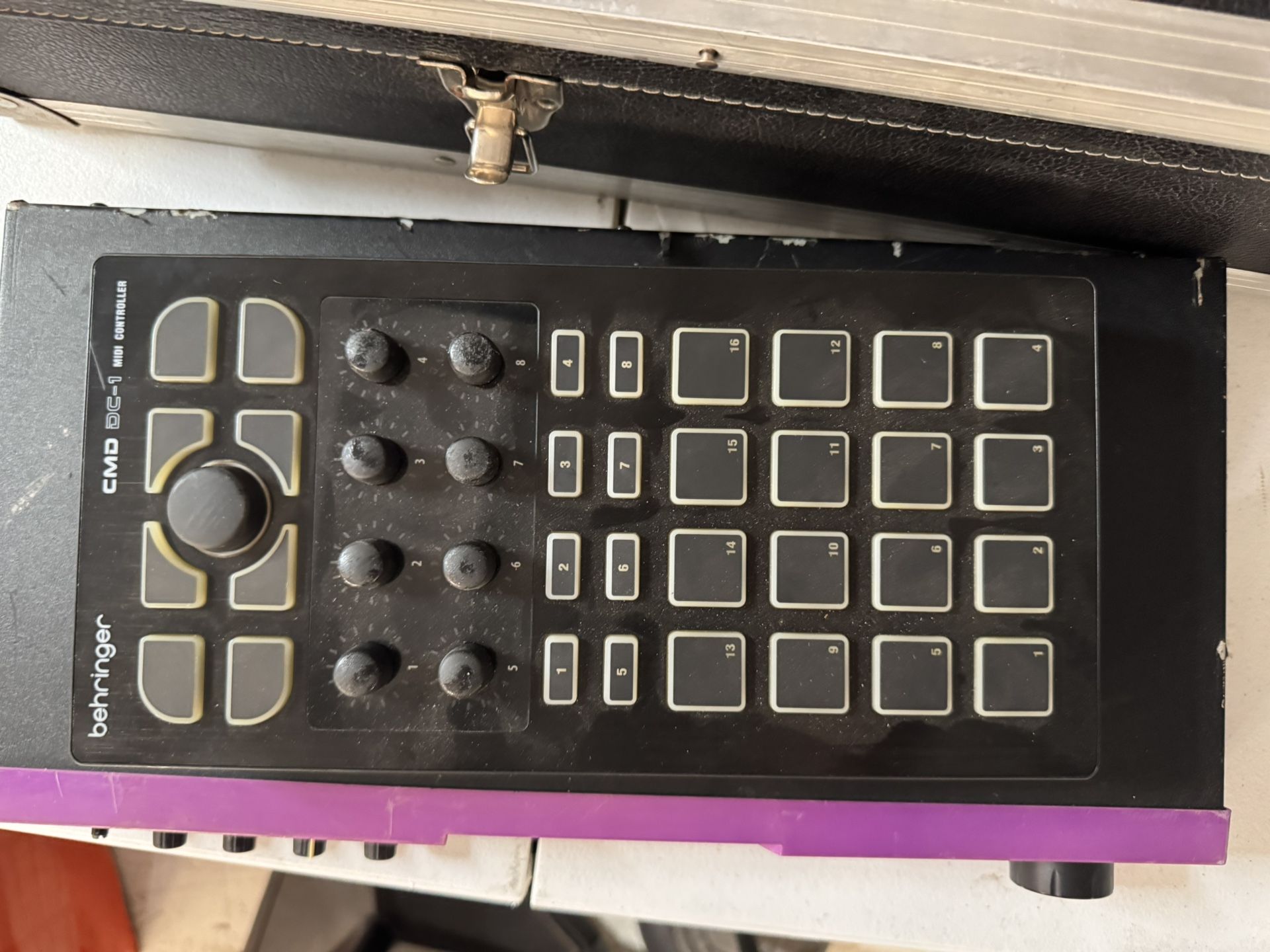 Behringer CMD DC-1 MIDI Controller