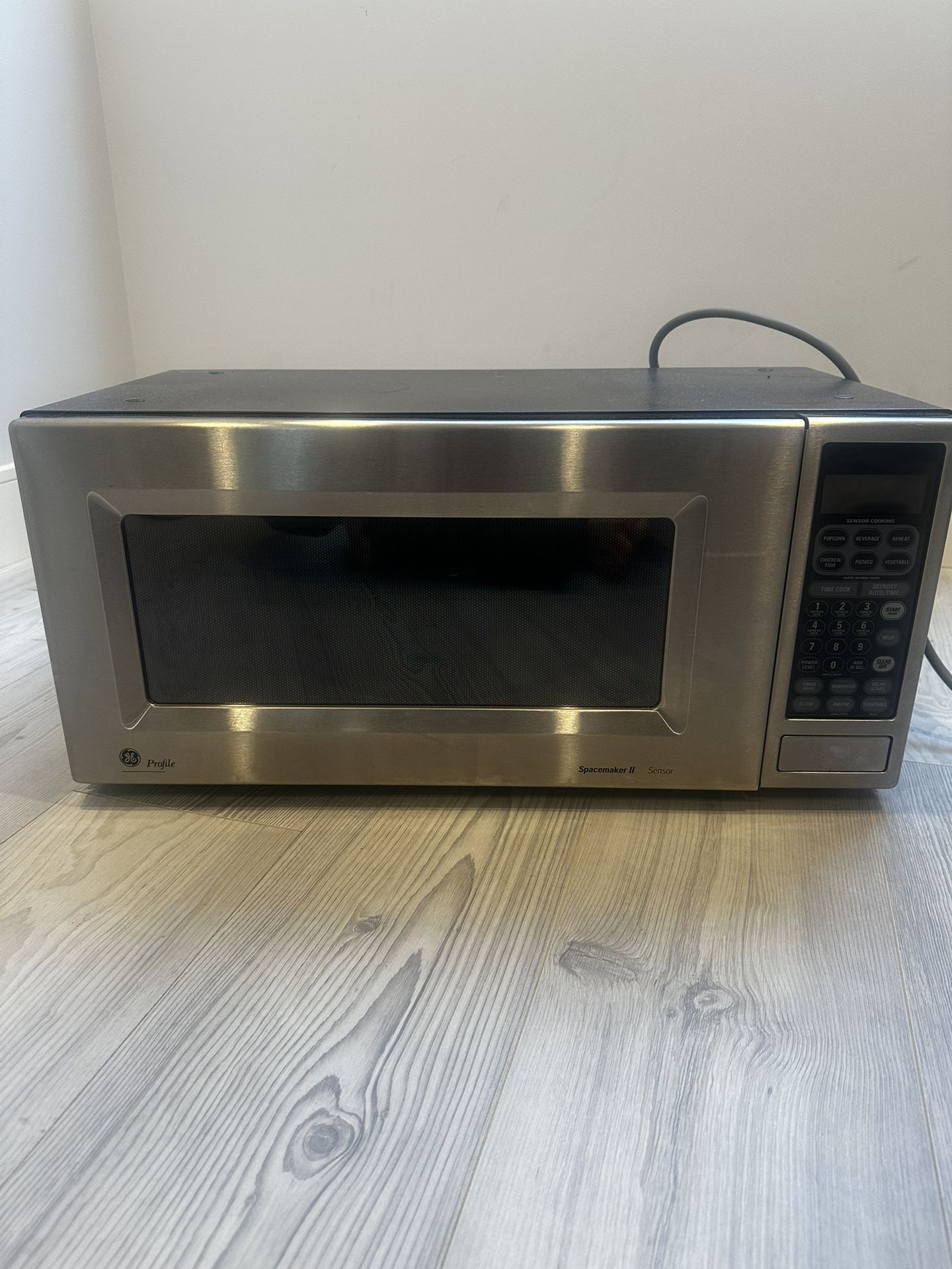 Spacemaker II Microwave Oven