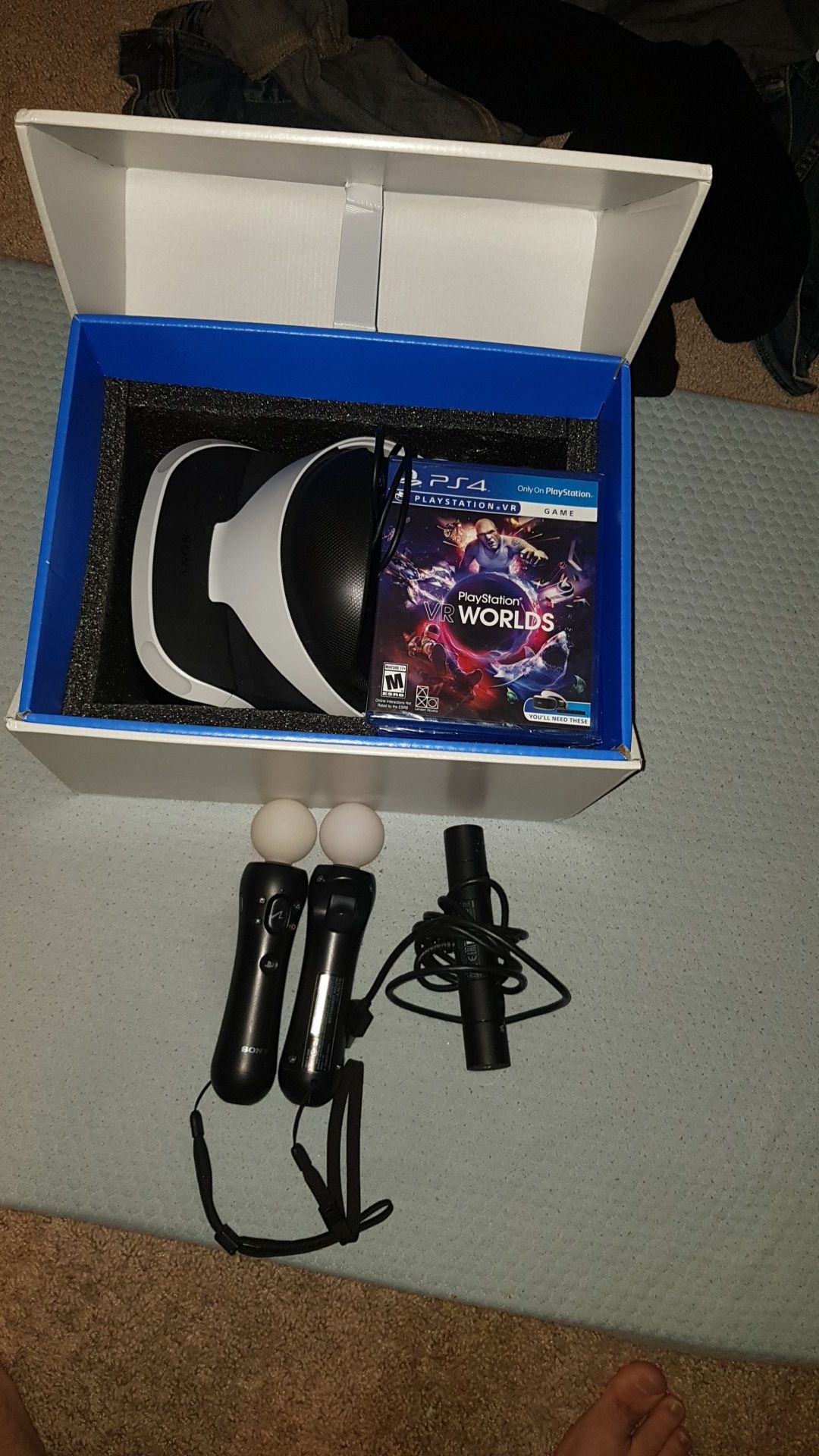 Psvr headset with 2 games and controller