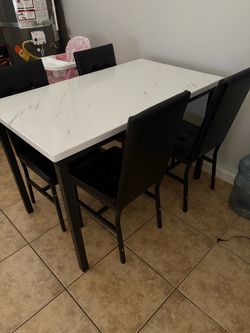 Kitchen Table with 4 Chairs