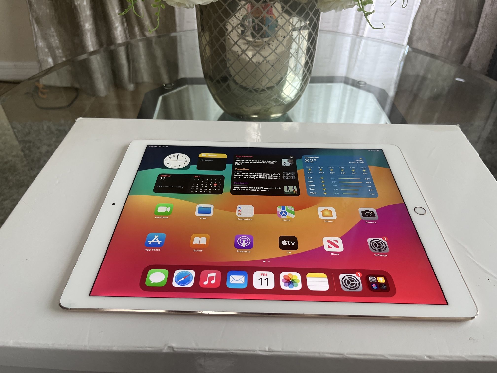 Apple iPad Pro 12.9” 2nd Generation A1670 White 64GB iPadOS 17 - $230.