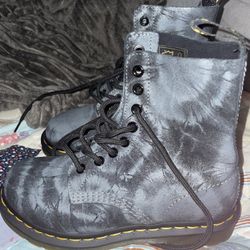 Doc Martin boots Size5 Black And White 