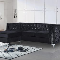 Right Facing Chaise Sectional 