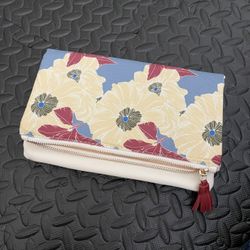 Rachel Pally , Clutch