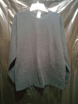Black Long Sleeve Crew Neck T-SHIRT. Size XL.