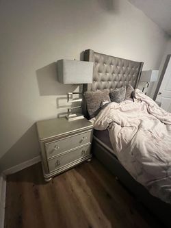 Silver Glam Bedroom Set with Bed and Nightstand