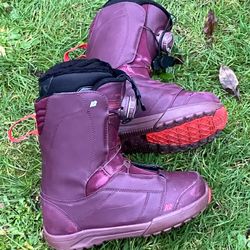 Woman’s Snowboard Boots Size 6