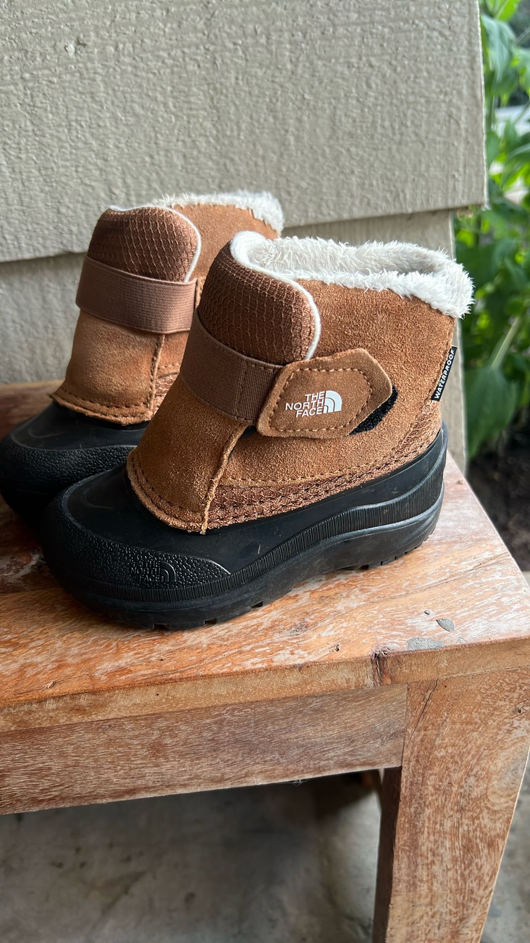 Kids Snow Boots size 9c