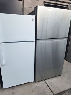 APARTMENT SIZE REFRIGERATOR (28"WIDE)