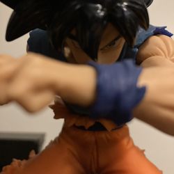 Goku Figure