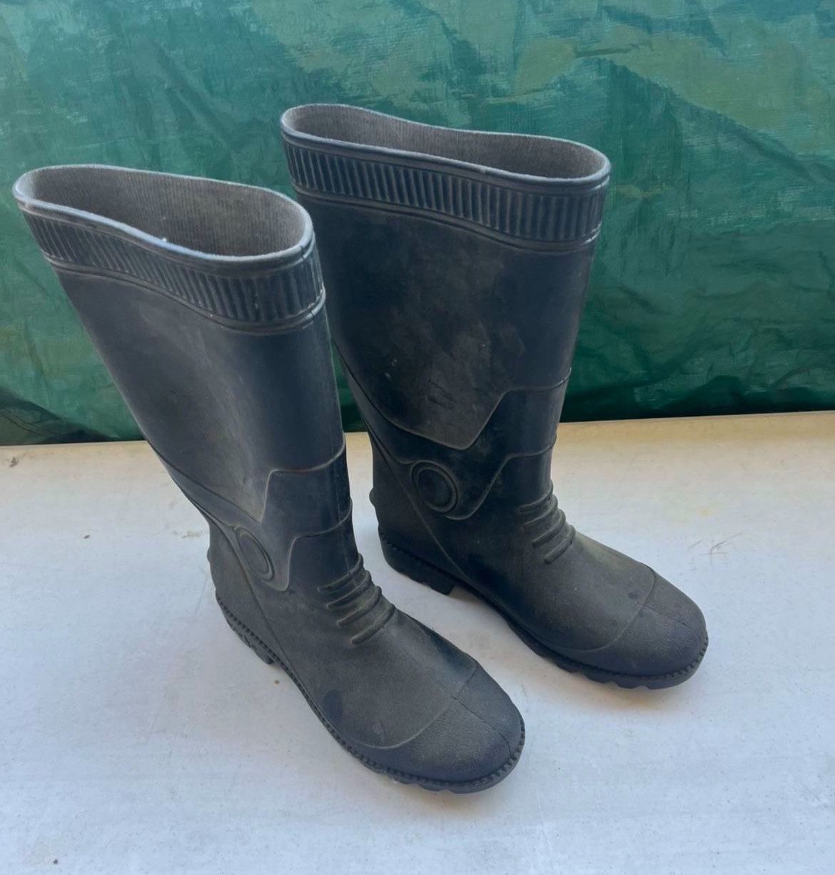 Rain Boots Size 10
