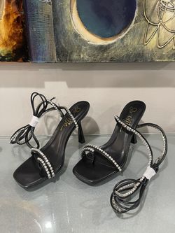 New Without A Box Black So Me Rhinestone Lined Ankle Strap Toe-ring Heel Sandals Size 9