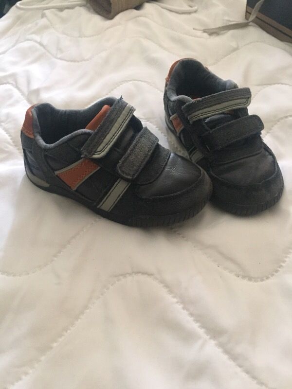 Toddler boy shoes size 8 circo