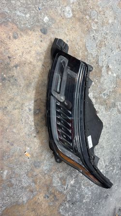 18-22 Range Rover sport left headlight
