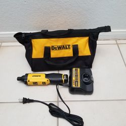 New Dewalt 8V MAx Cordless Screwdriver Kit