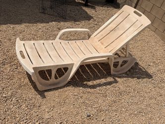 White Plastic Adjustable Chaise Lounge Chair