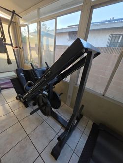 Leg press squat machine