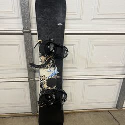 Ready To RIDE! Women’s Ride Snowboard Size 150cm + Burton bindings
