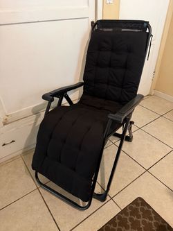Mint Condition Zero Gravity Chair – Outdoor Patio Recliner w/ Cushion