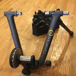 CycleOps indoor bike Trainer
