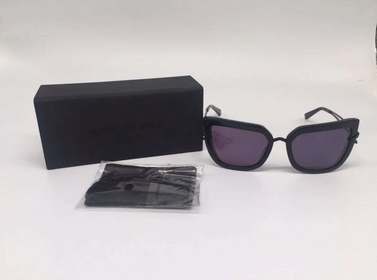 Kendall and Kylie sunglasses