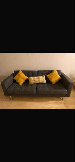 sofa + Free decorative pillows.