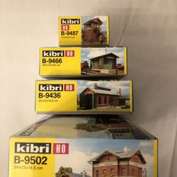 Four Vintage HO Train Model Buildings NIB