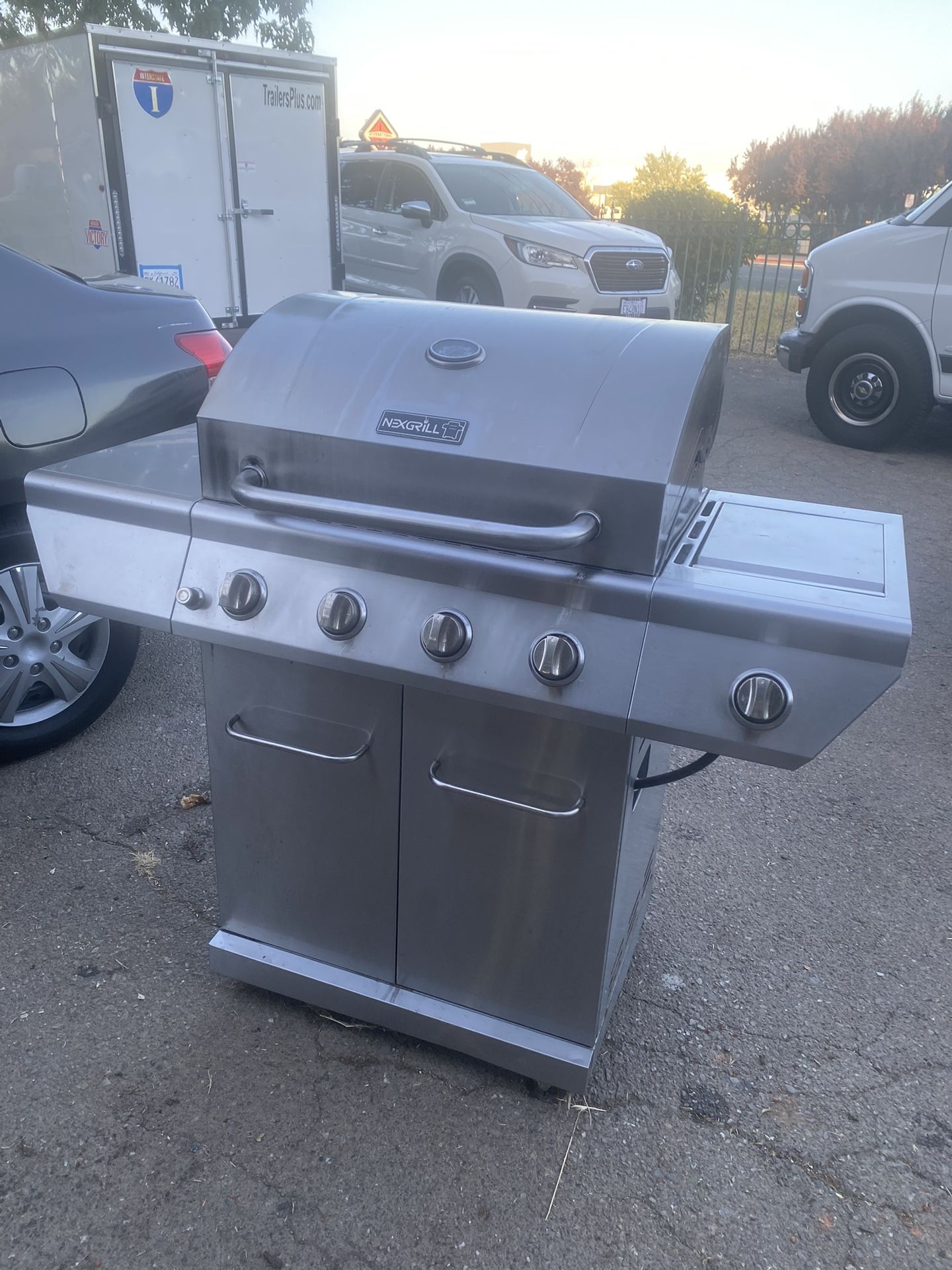 Nexgrill Gas Grill 4 Burners