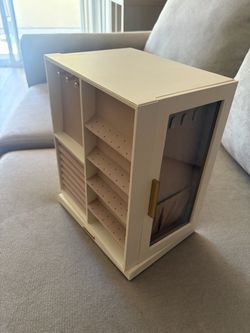 Jewelry box